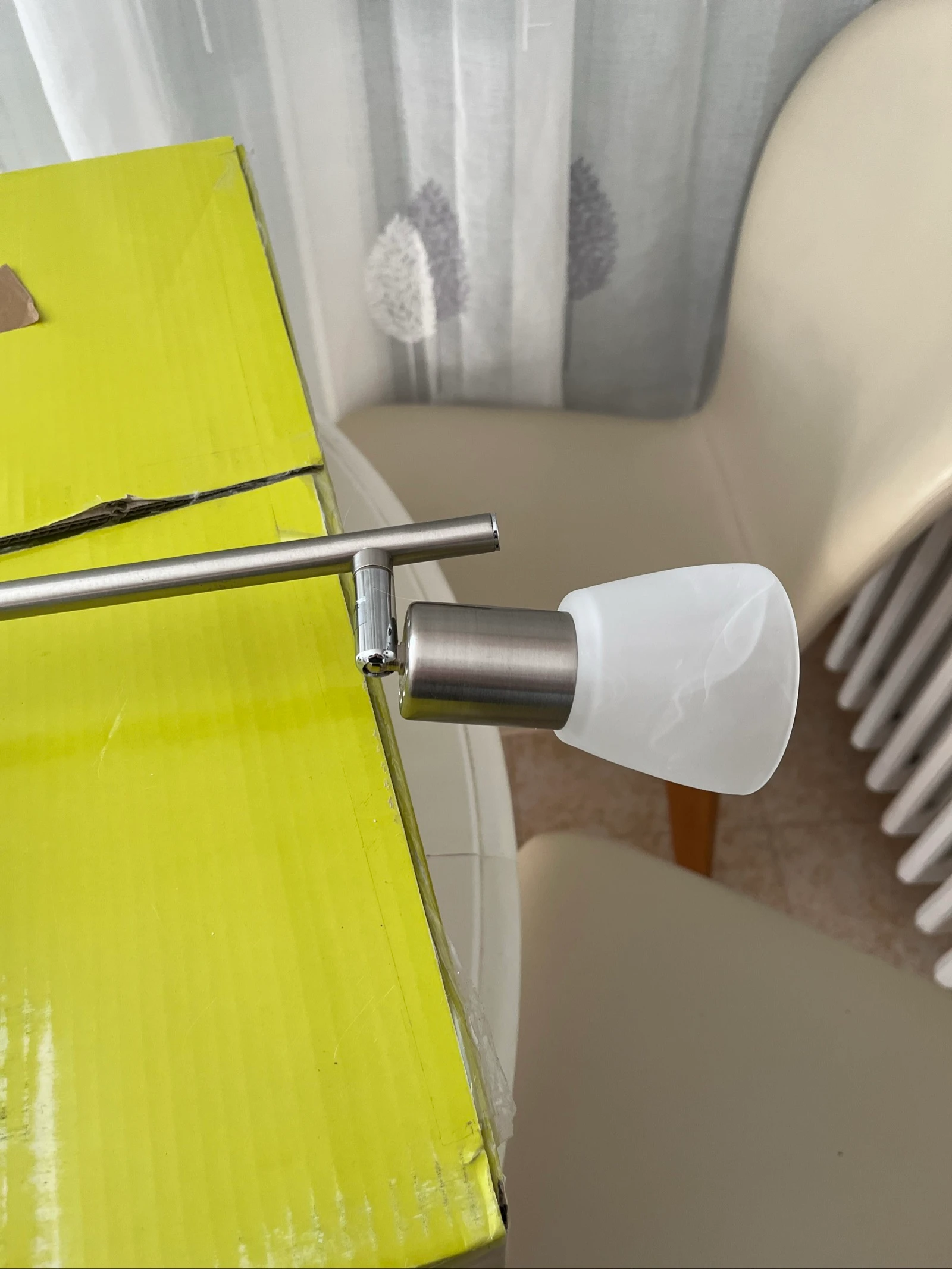 Lámpara de techo - aplique de pared - lámpara de riel - 4 puntos de globo de vidrio 360° - 69cm - Muy buen estado - plateado/blanco - precio negociable – photo 3